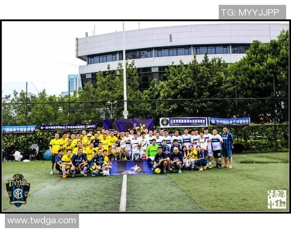 足球明星传承杯足球比赛盛大开幕传承足球精神激励新一代球员奋勇争先